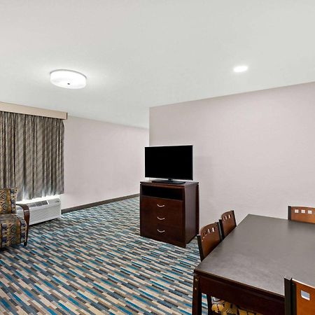 Days Inn & Suites By Wyndham Mesa Near Phoenix Buitenkant foto