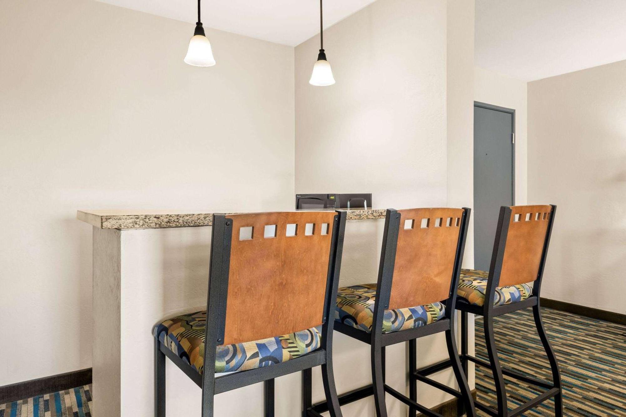 Days Inn & Suites By Wyndham Mesa Near Phoenix Buitenkant foto