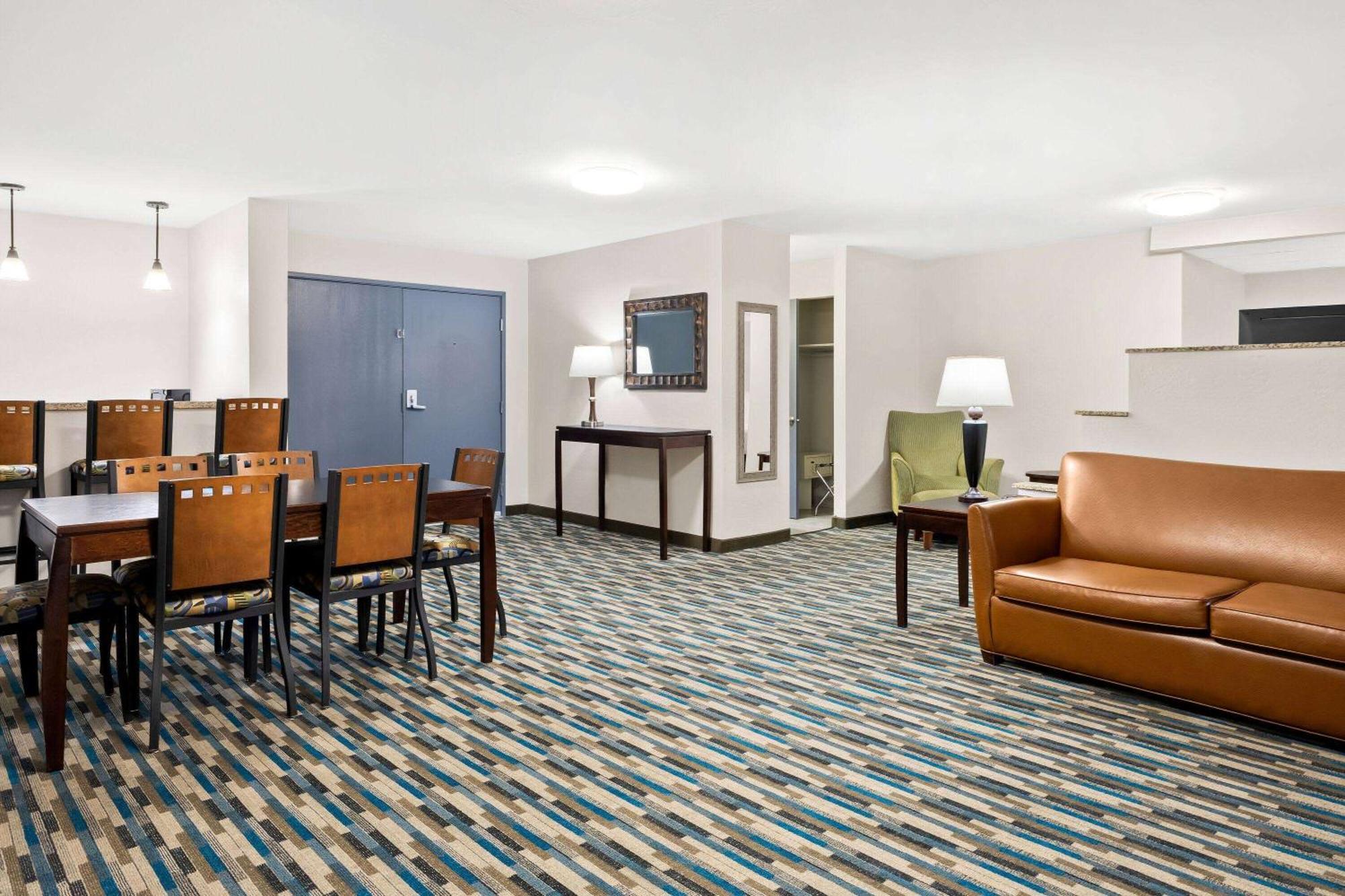 Days Inn & Suites By Wyndham Mesa Near Phoenix Buitenkant foto