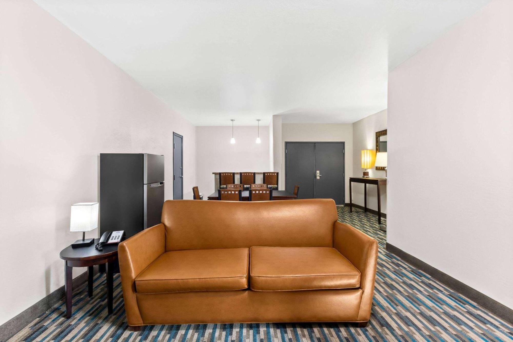 Days Inn & Suites By Wyndham Mesa Near Phoenix Buitenkant foto