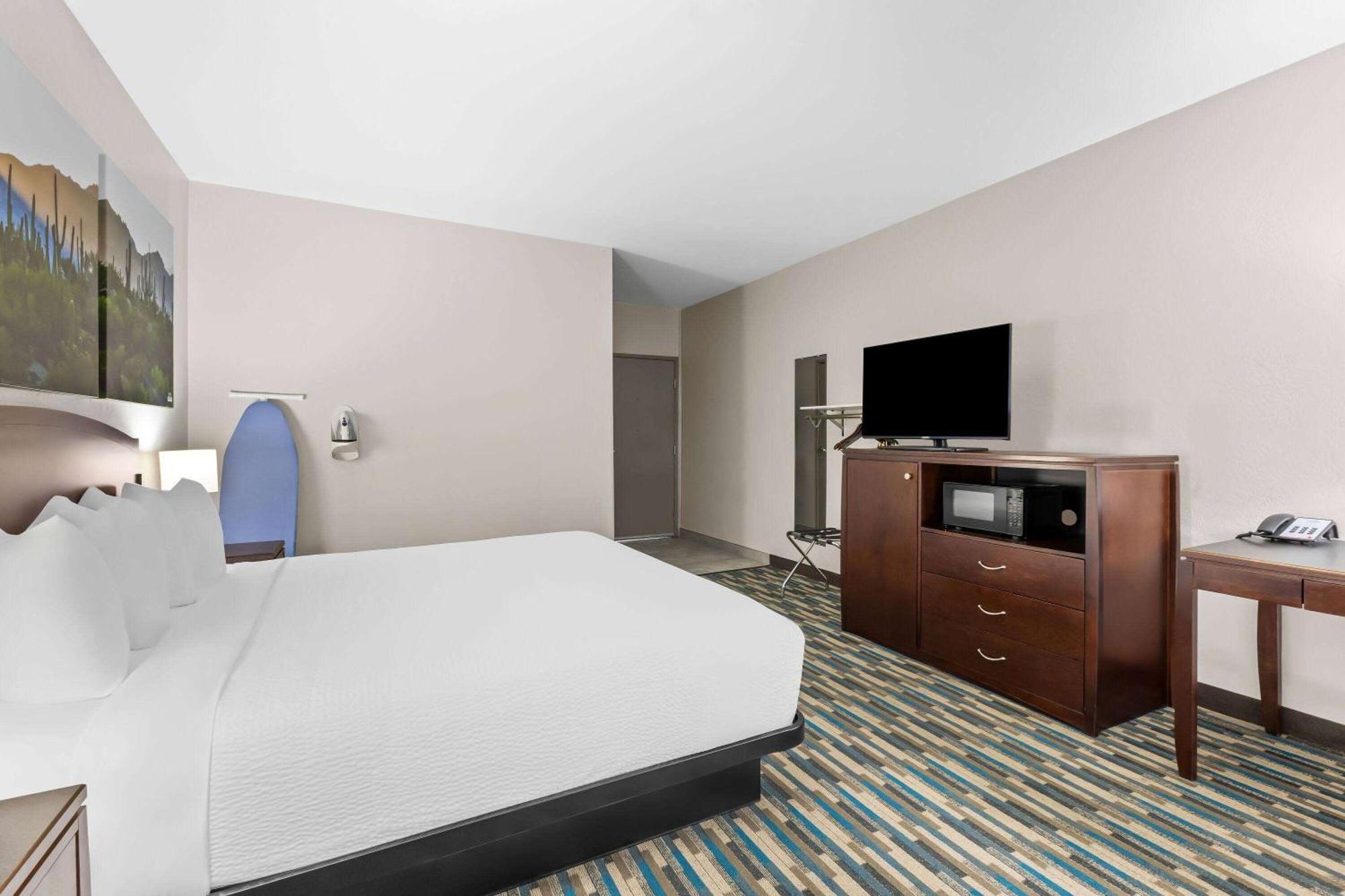 Days Inn & Suites By Wyndham Mesa Near Phoenix Buitenkant foto