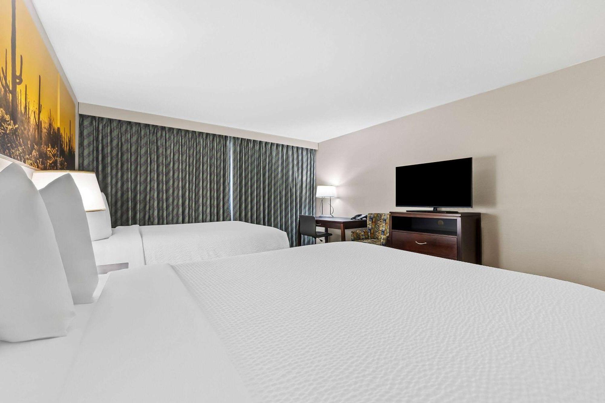 Days Inn & Suites By Wyndham Mesa Near Phoenix Buitenkant foto