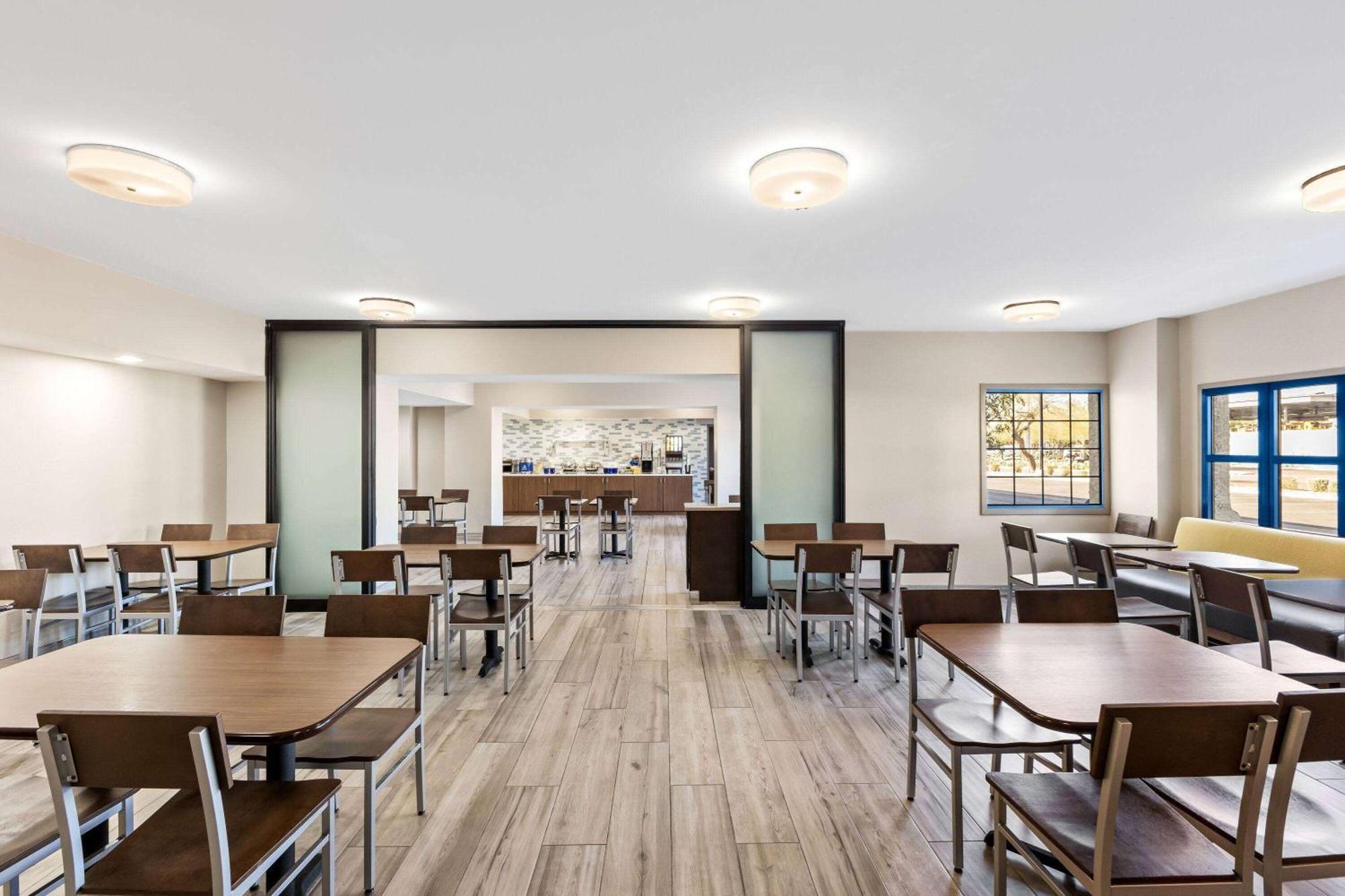 Days Inn & Suites By Wyndham Mesa Near Phoenix Buitenkant foto