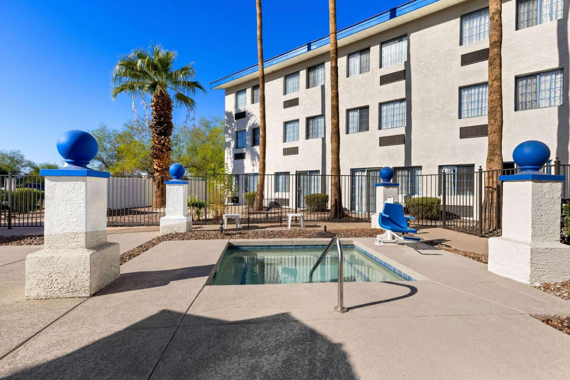 Days Inn & Suites By Wyndham Mesa Near Phoenix Buitenkant foto