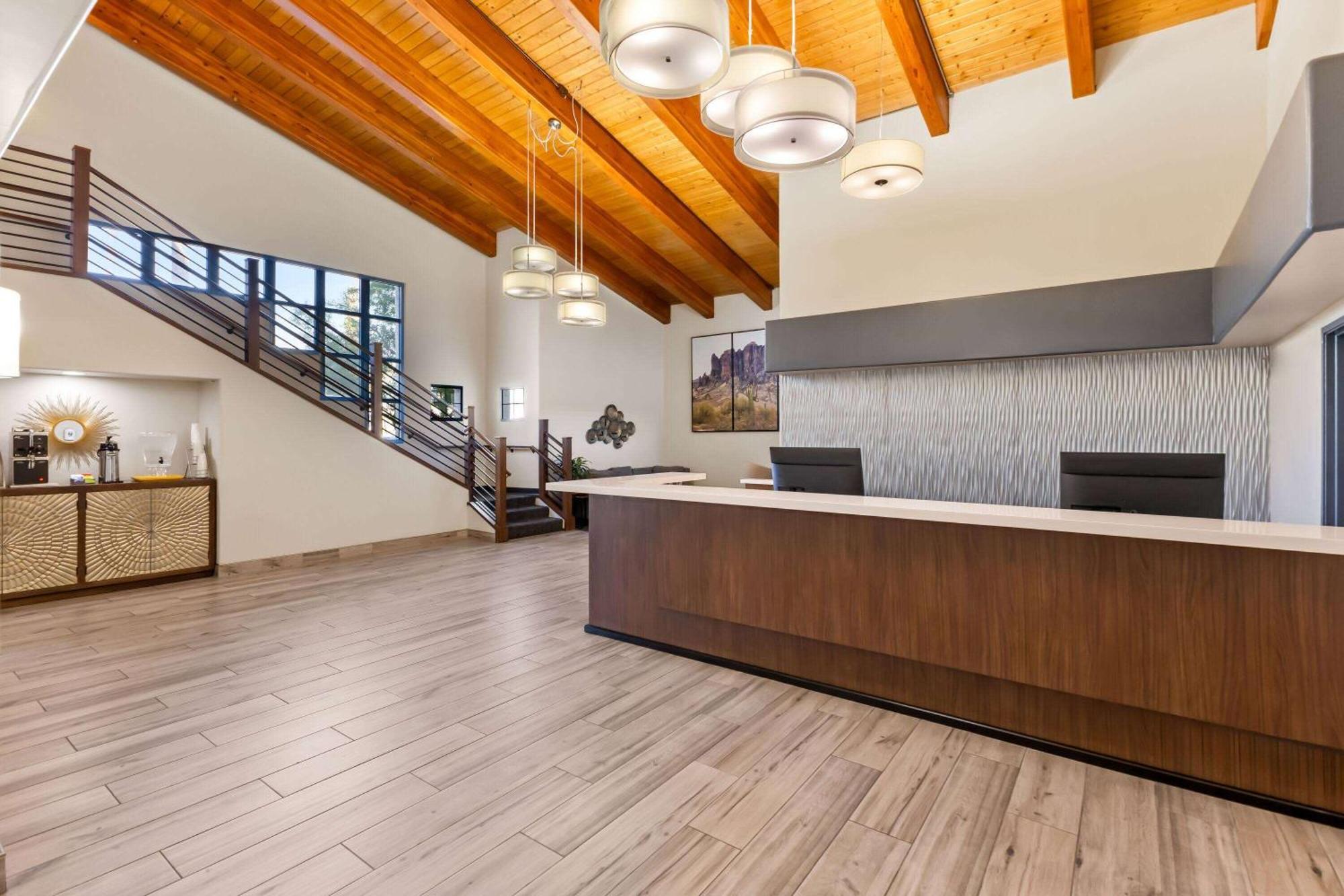 Days Inn & Suites By Wyndham Mesa Near Phoenix Buitenkant foto
