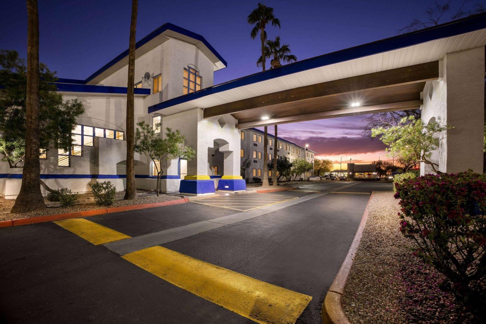 Days Inn & Suites By Wyndham Mesa Near Phoenix Buitenkant foto