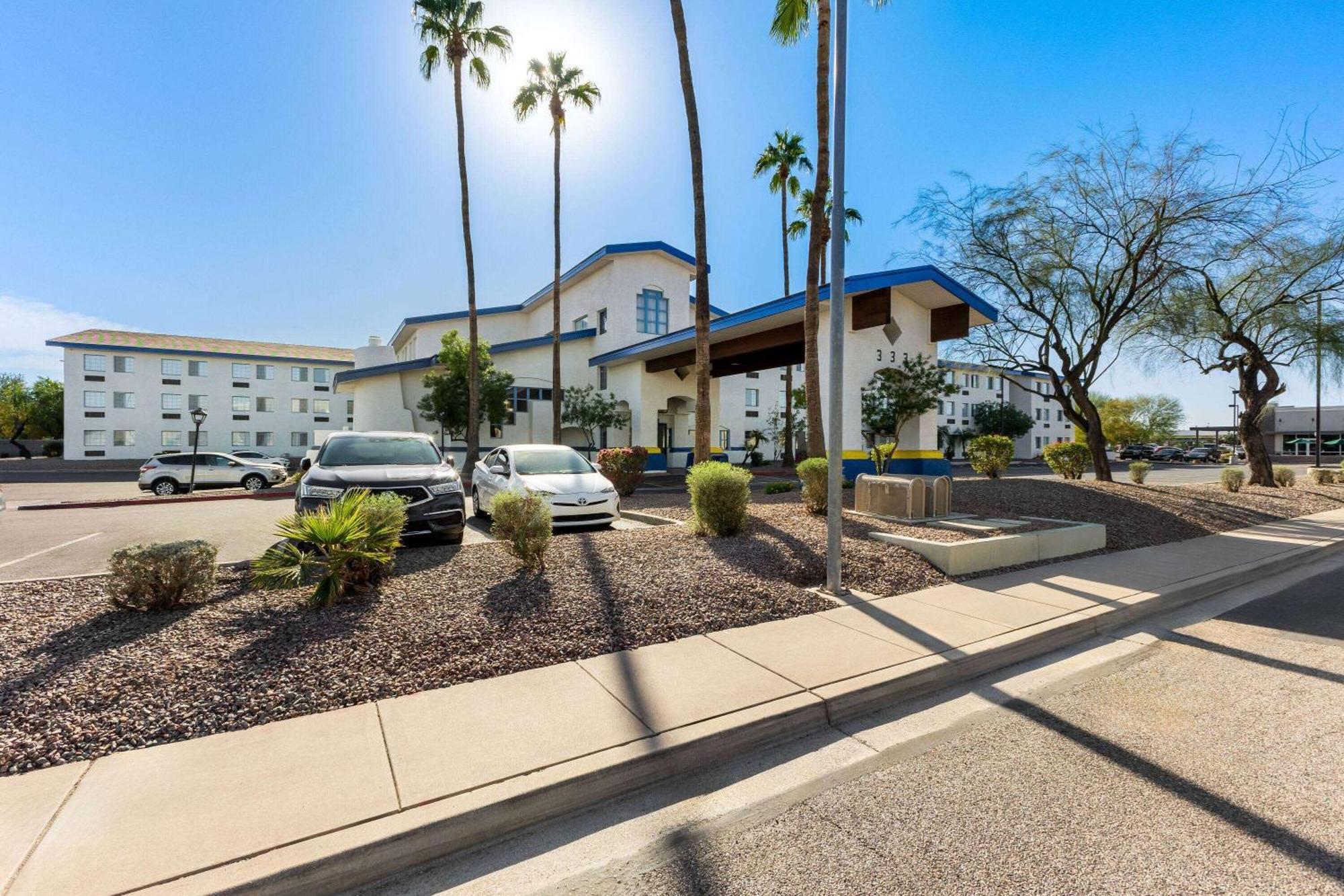 Days Inn & Suites By Wyndham Mesa Near Phoenix Buitenkant foto
