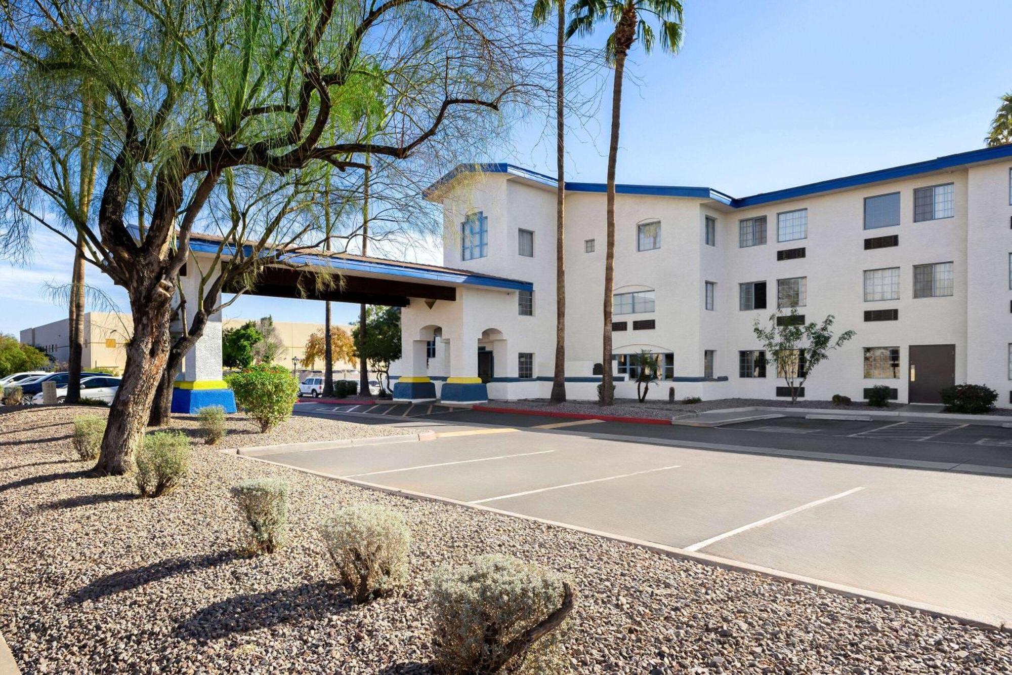 Days Inn & Suites By Wyndham Mesa Near Phoenix Buitenkant foto